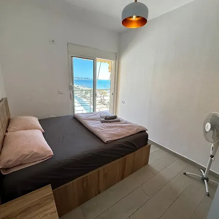 Blue And Salmon Appartement Durrës